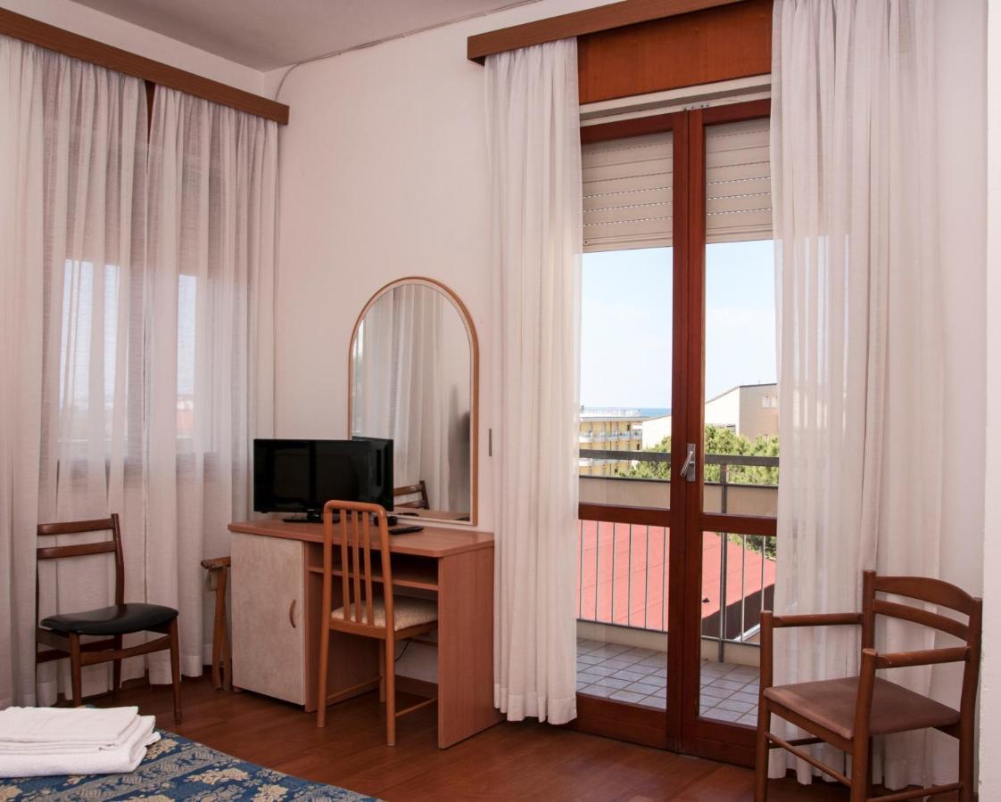 Hotel Rugantino Cesenatico Exterior foto