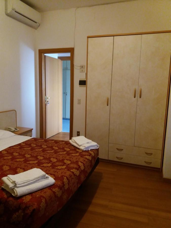 Hotel Rugantino Cesenatico Exterior foto